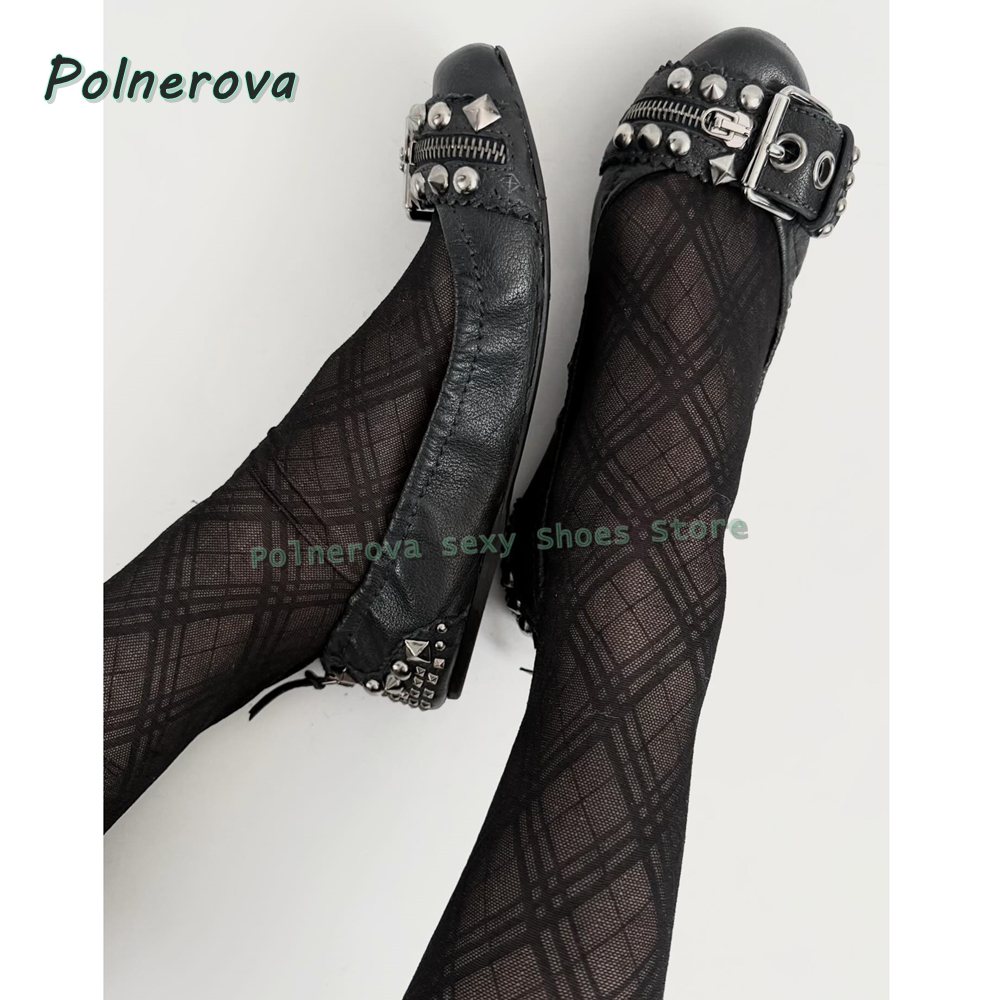 Pointed Toe Flat - Туфли Мэри Джейн с заклепками и